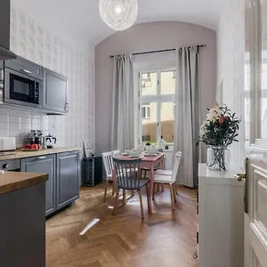 Apartment Centre By Michal&friends, Prag